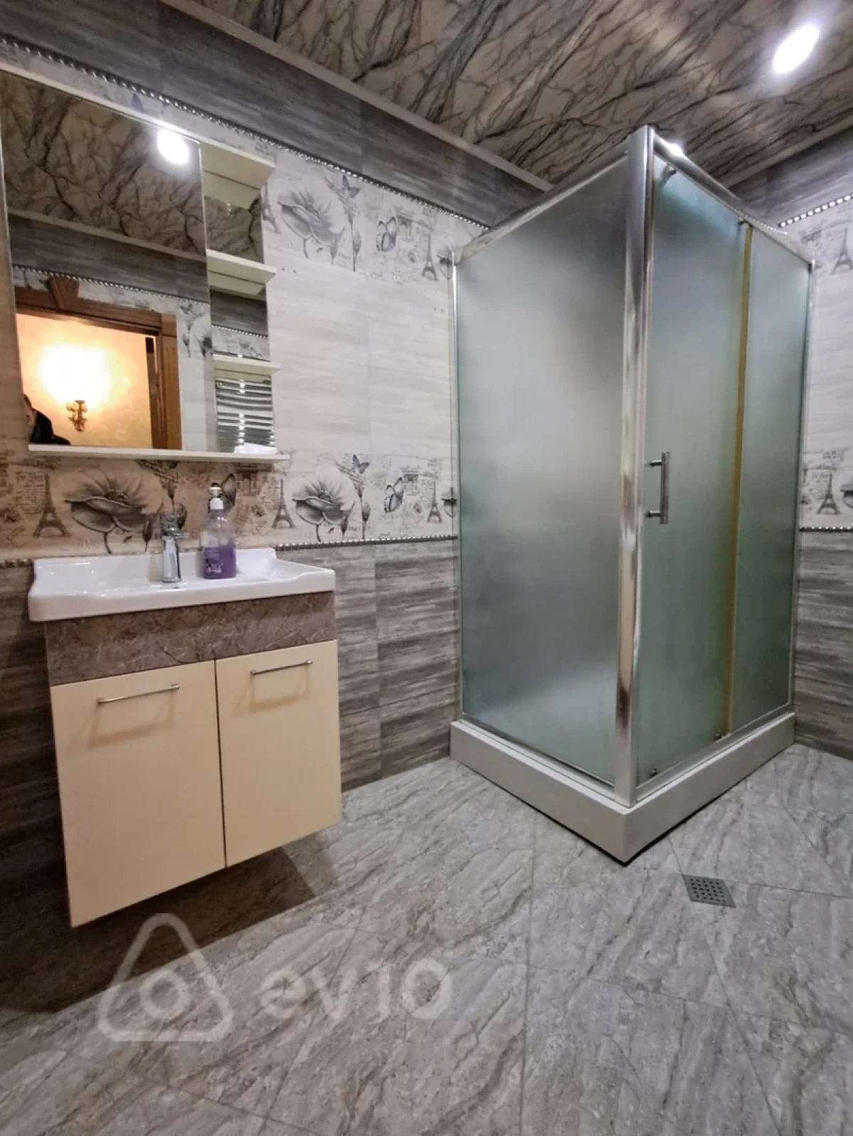 Satılır 3 otaqlı yeni tikili 130 m²