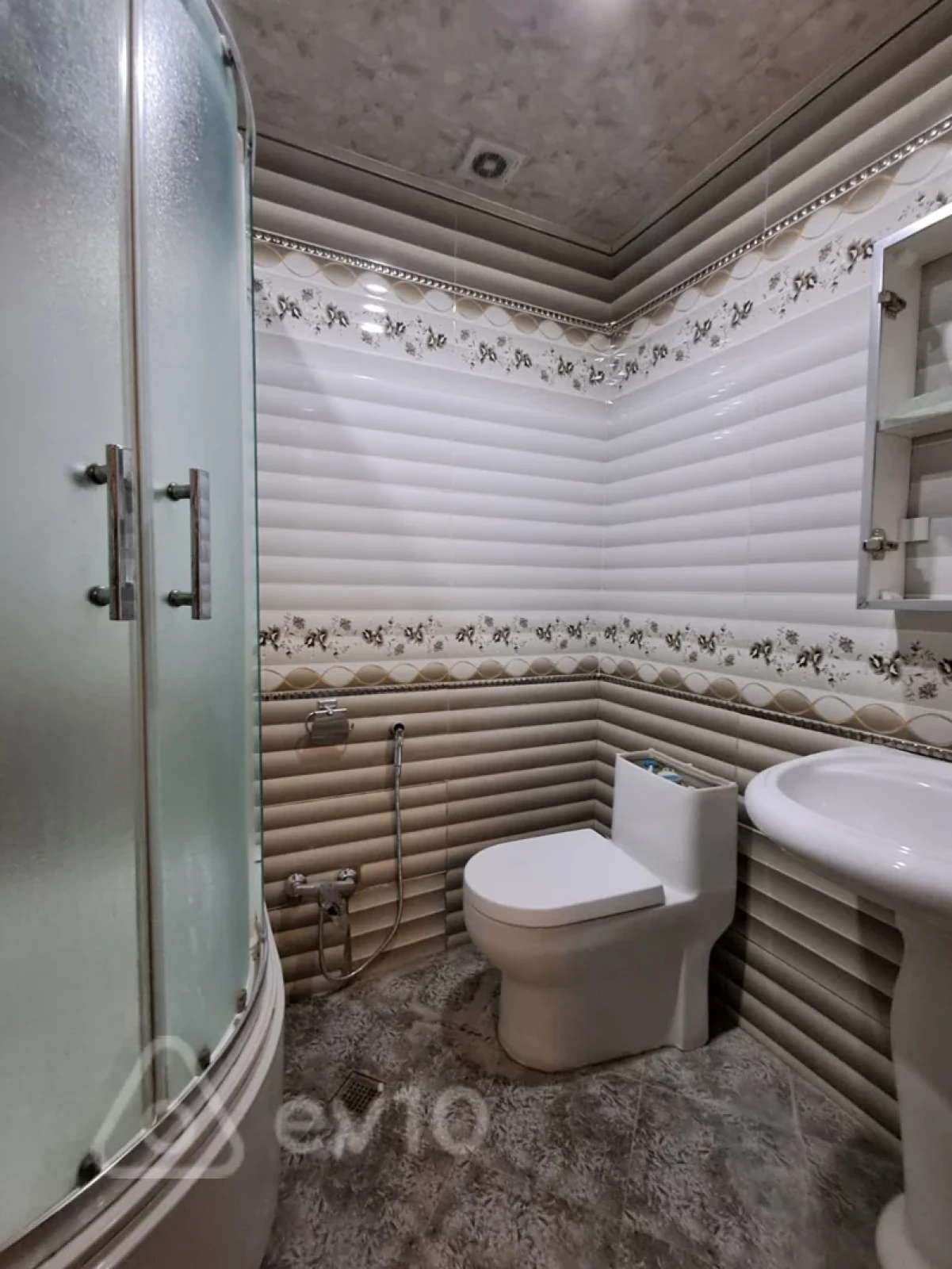 Satılır 3 otaqlı yeni tikili 130 m²