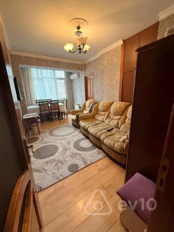 Satılır 4 otaqlı köhnə tikili 120 m²