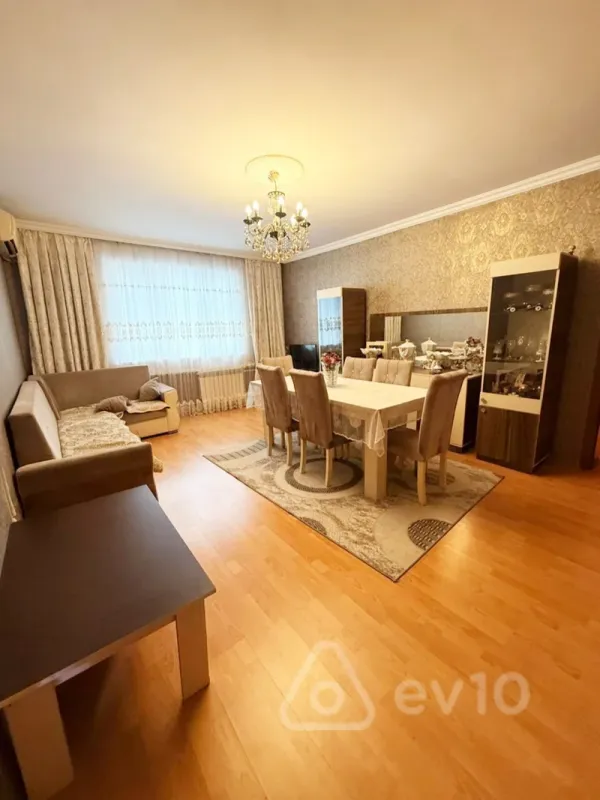 Satılır 4 otaqlı köhnə tikili 120 m²