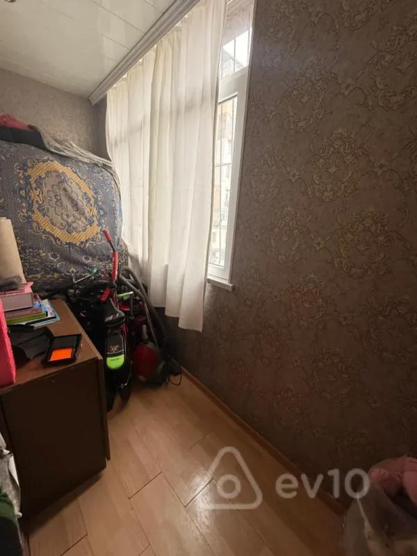 Satılır 4 otaqlı köhnə tikili 120 m²