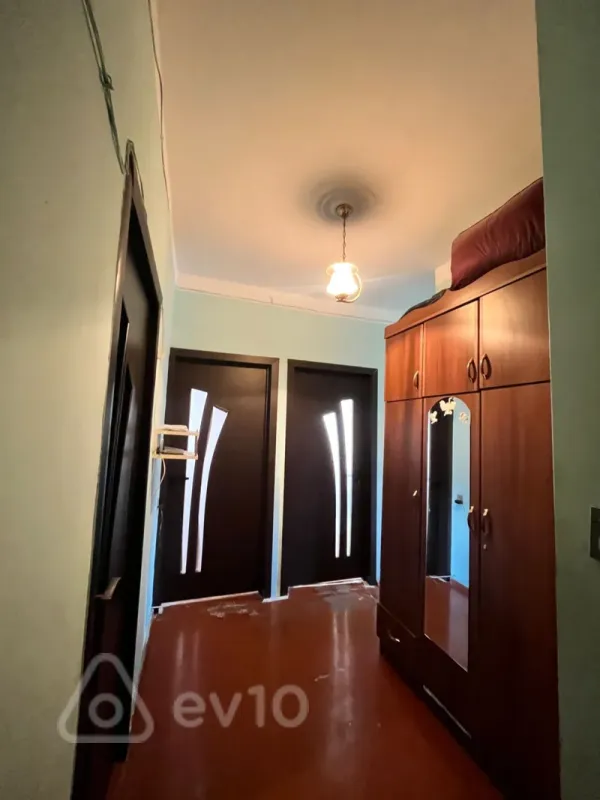 Satılır 3 otaqlı köhnə tikili 85 m²