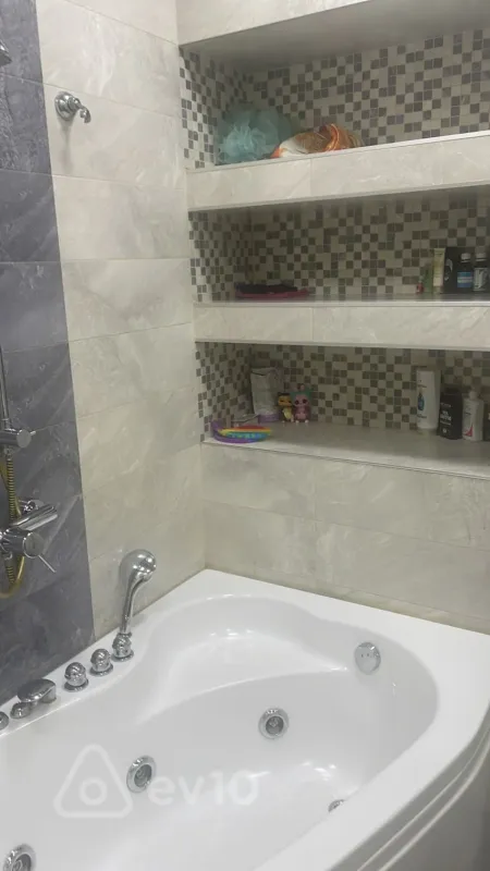 Satılır 4 otaqlı yeni tikili 170 m²