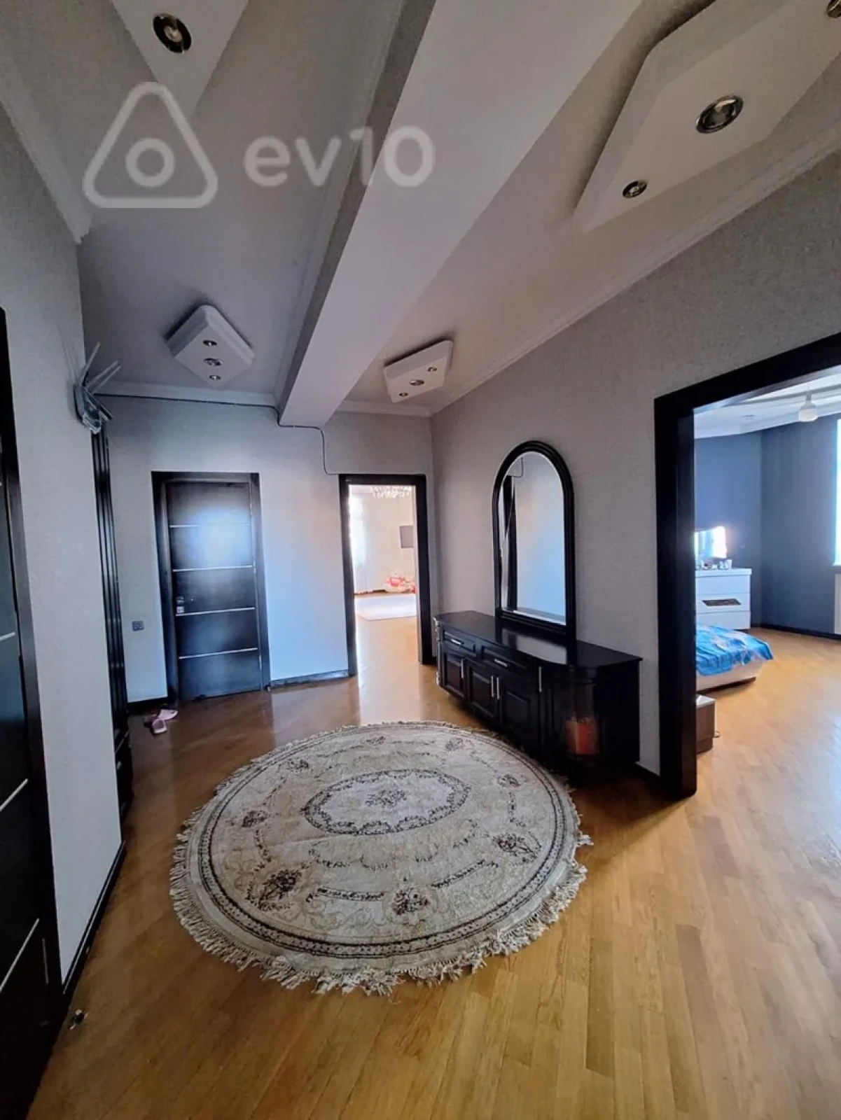 Kirayə verilir 3 otaqlı yeni tikili 180 m²