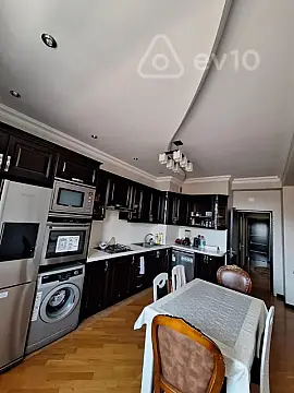 Kirayə verilir 3 otaqlı yeni tikili 180 m²