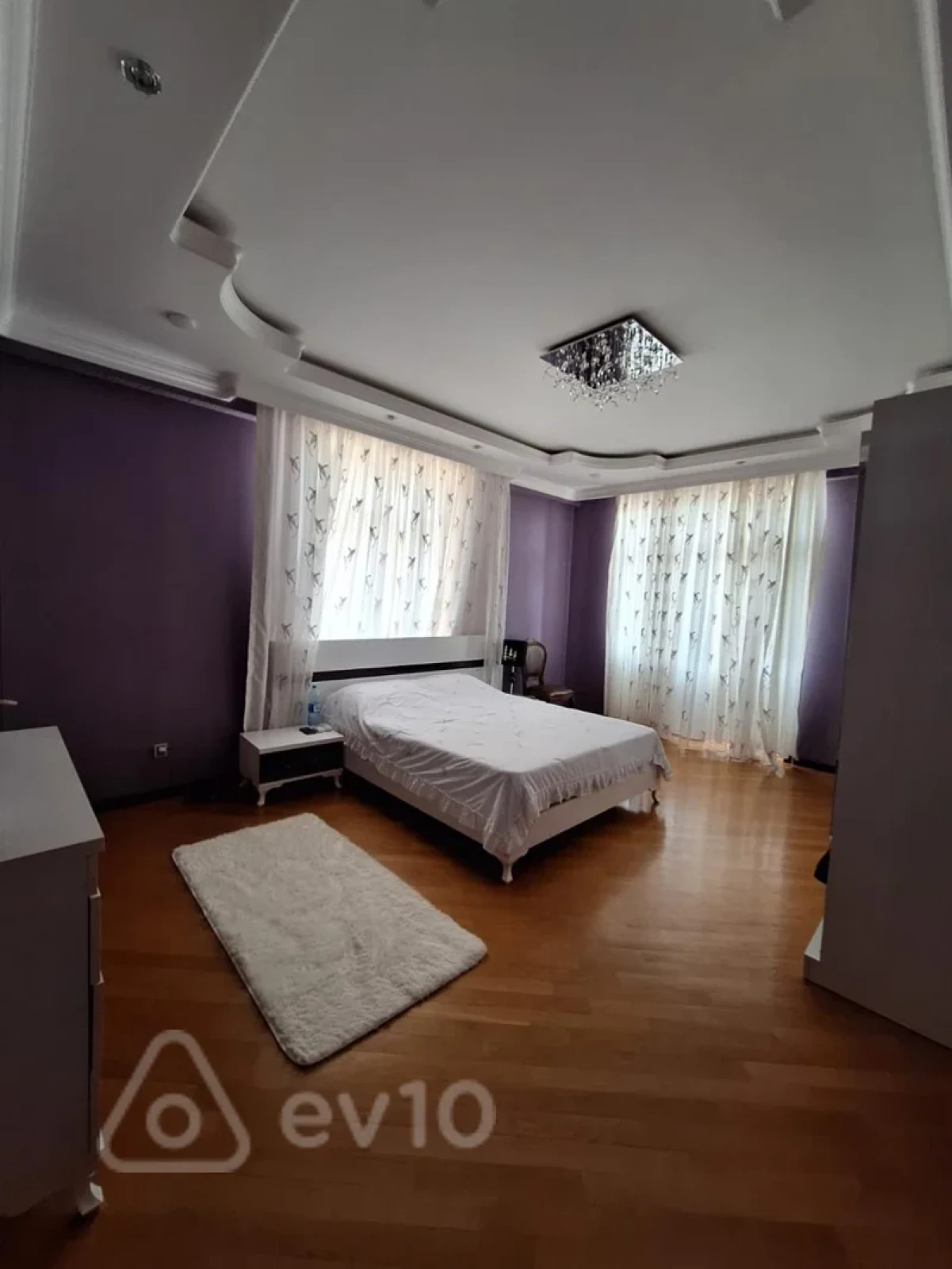 Kirayə verilir 3 otaqlı yeni tikili 180 m²