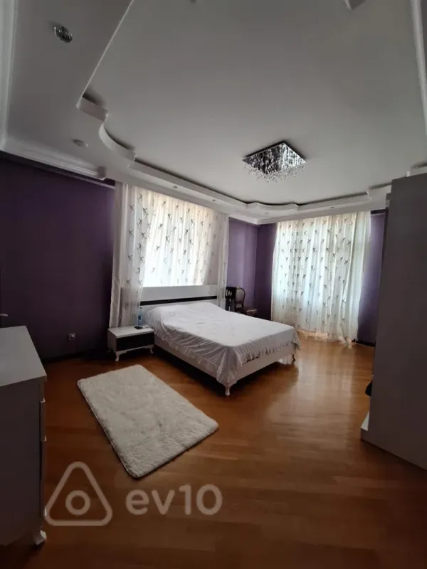 Kirayə verilir 3 otaqlı yeni tikili 180 m²