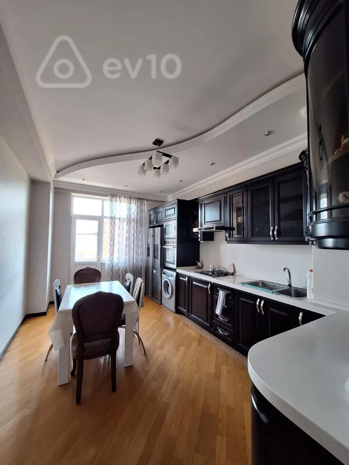 Kirayə verilir 3 otaqlı yeni tikili 180 m²