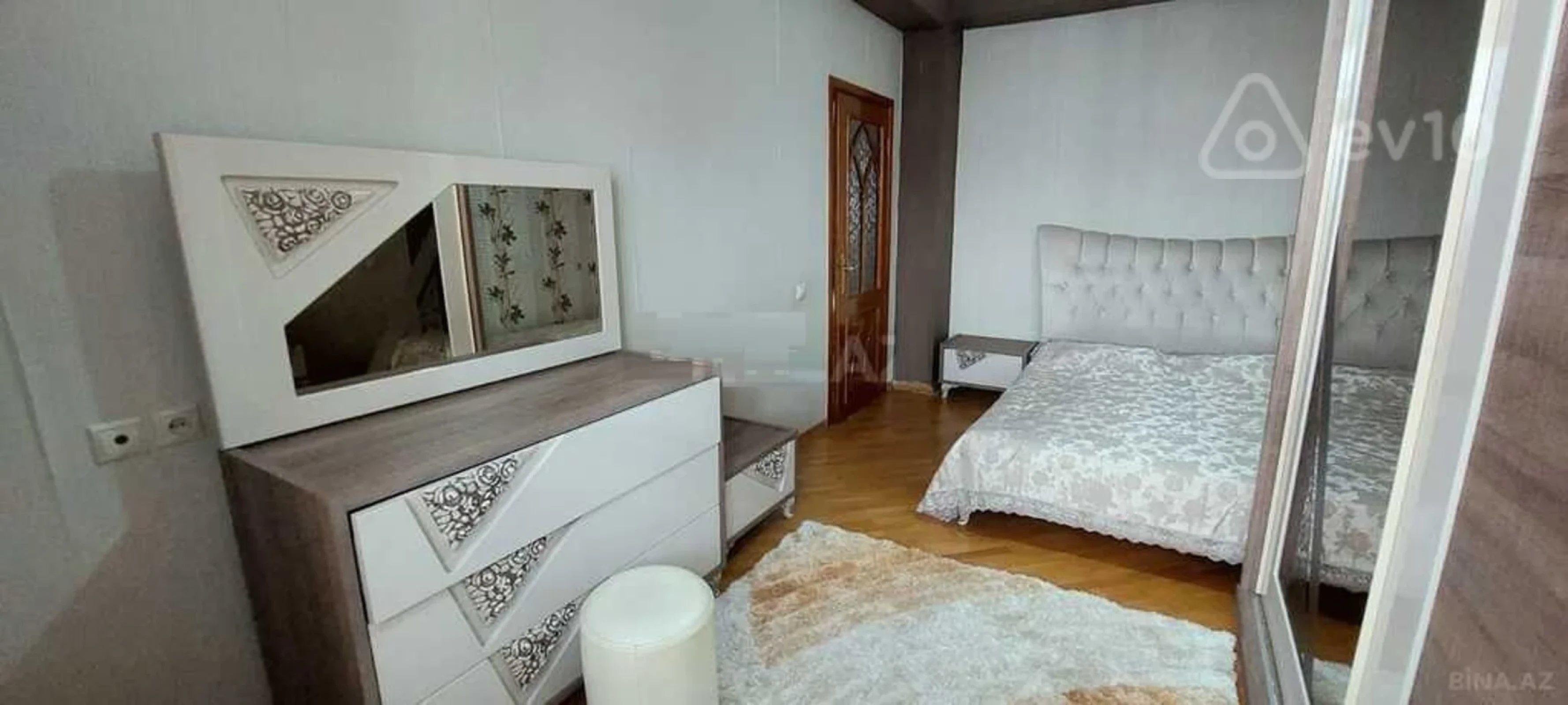 Kirayə verilir 3 otaqlı yeni tikili 115 m²