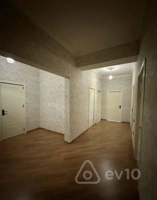 Kirayə verilir 3 otaqlı yeni tikili 130 m²