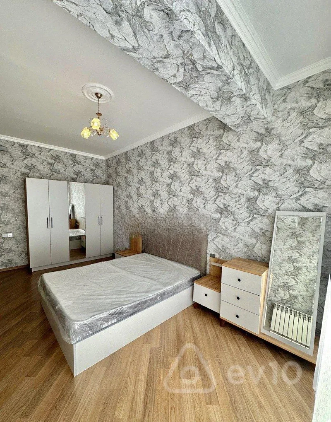Kirayə verilir 3 otaqlı yeni tikili 130 m²