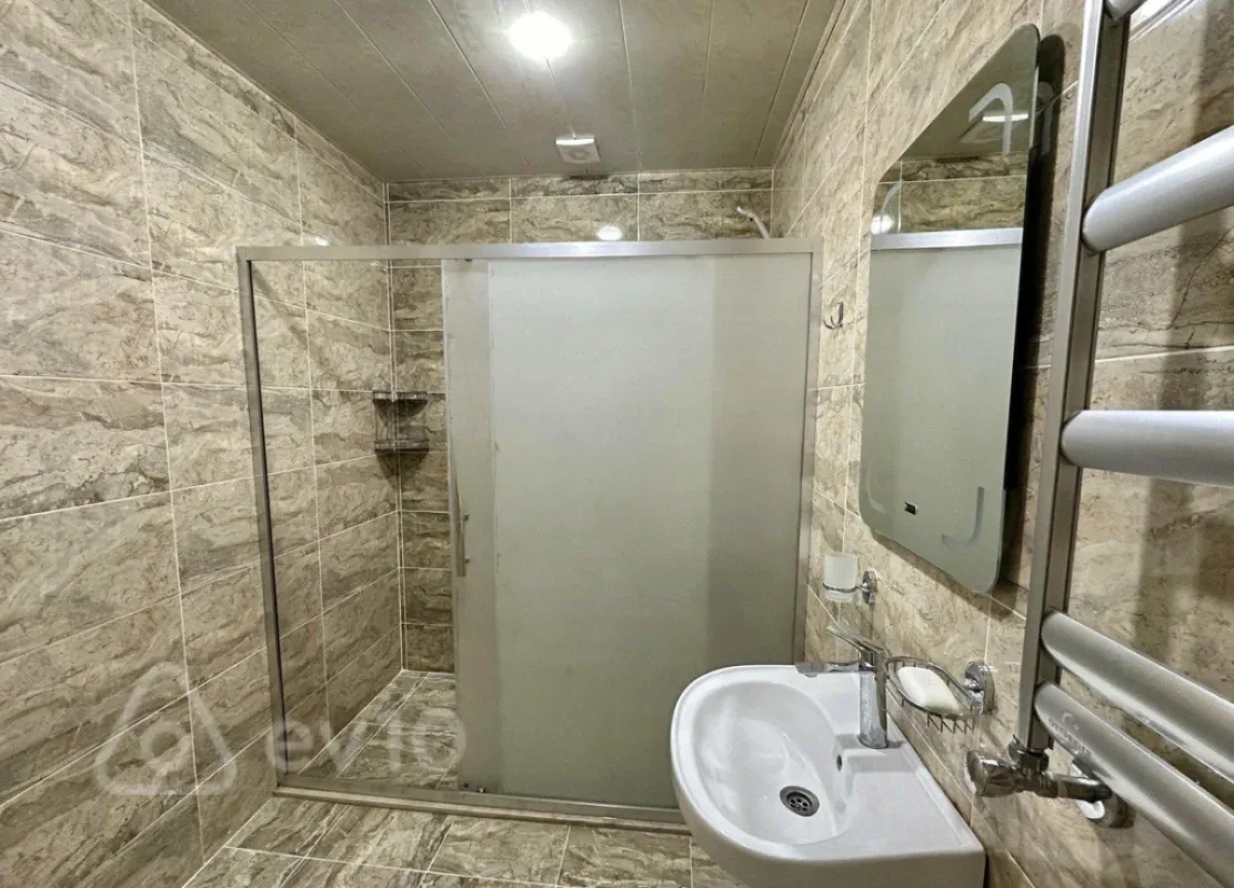 Kirayə verilir 3 otaqlı yeni tikili 130 m²