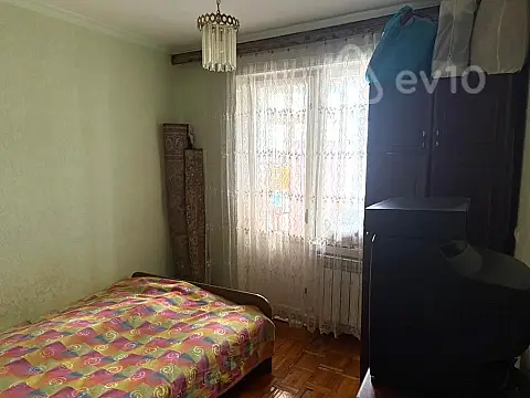 Satılır 3 otaqlı köhnə tikili 80 m²