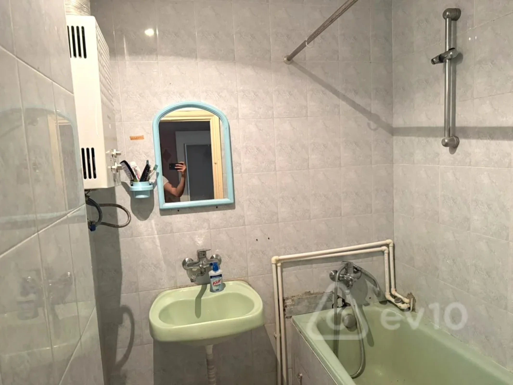 Satılır 3 otaqlı köhnə tikili 80 m²