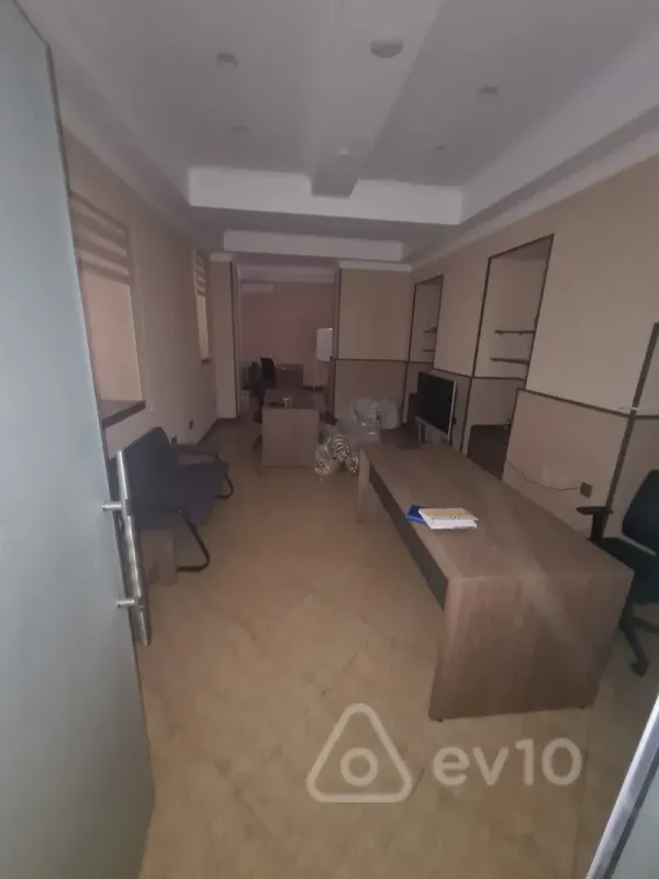 Kirayə verilir 7 otaqlı ofis 130 m²