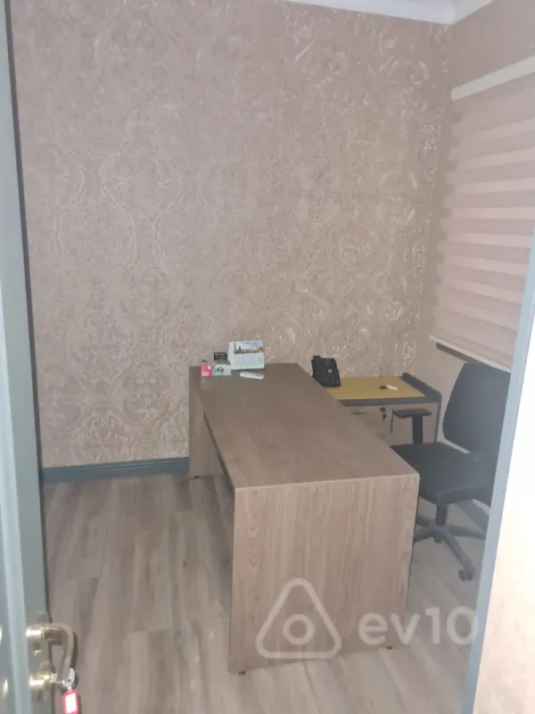 Kirayə verilir 7 otaqlı ofis 130 m²