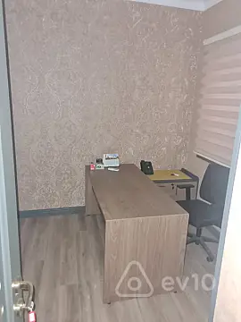 Kirayə verilir 7 otaqlı ofis 130 m²