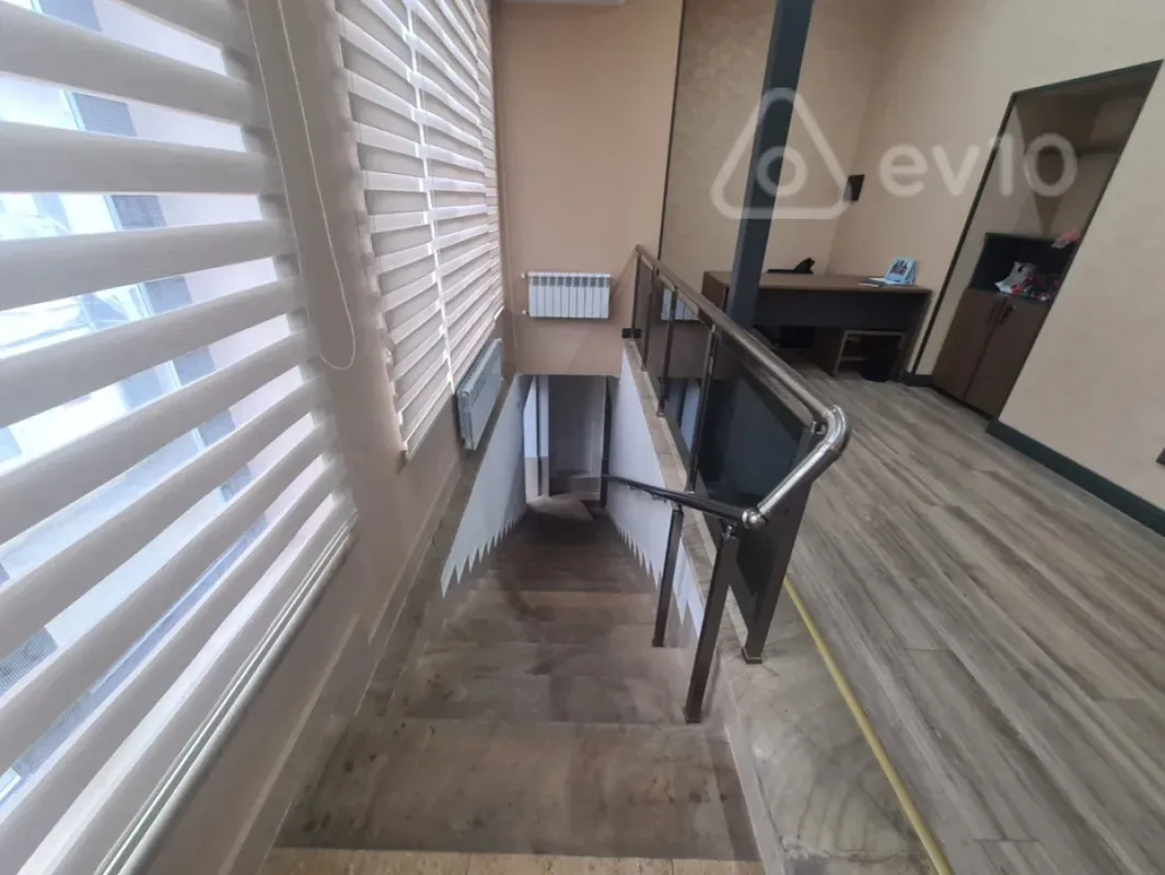 Kirayə verilir 7 otaqlı ofis 130 m²