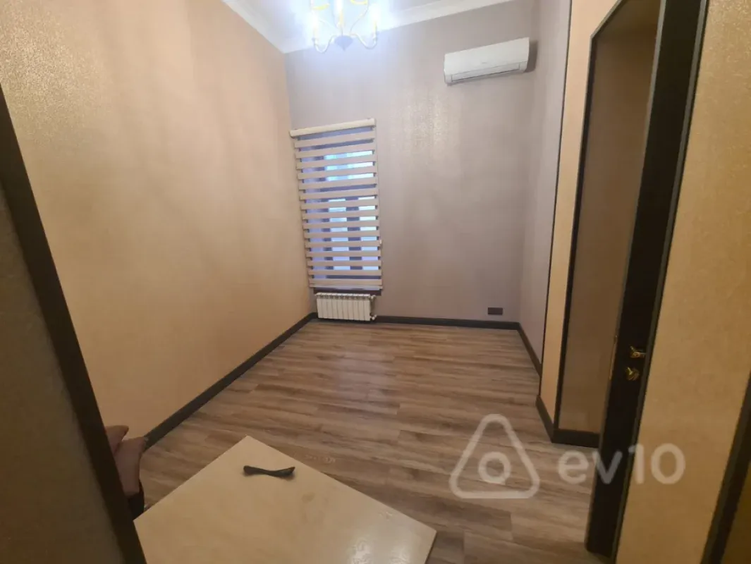 Kirayə verilir 7 otaqlı ofis 130 m²