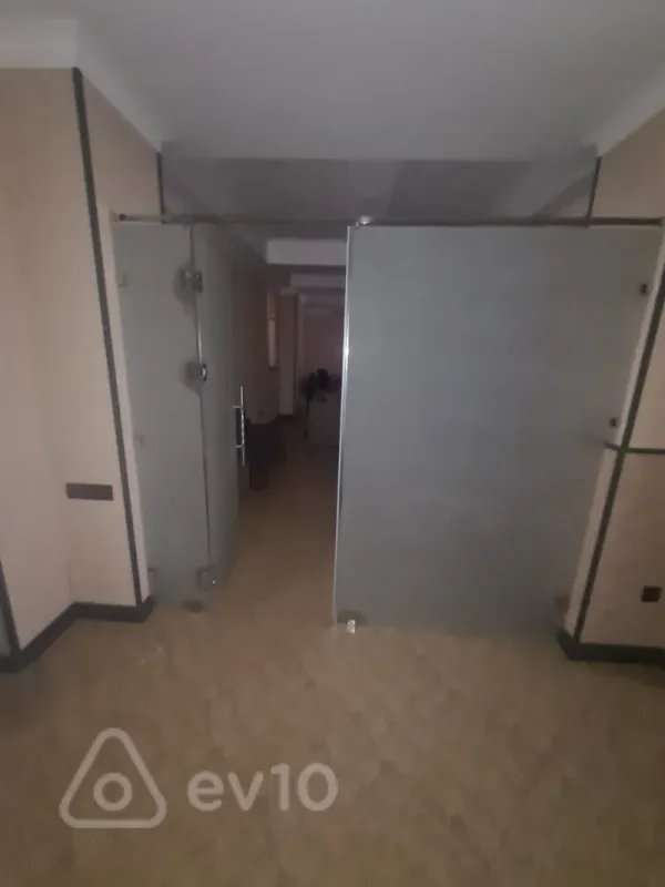 Kirayə verilir 7 otaqlı ofis 130 m²