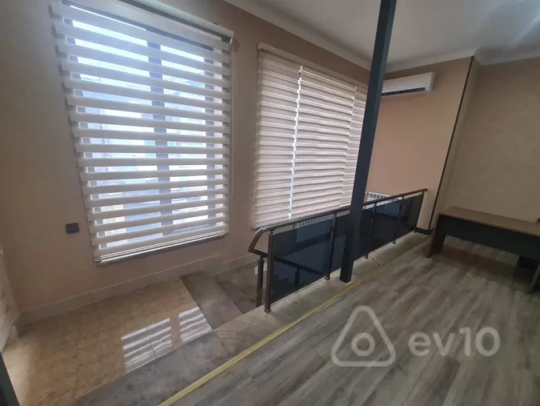 Kirayə verilir 7 otaqlı ofis 130 m²