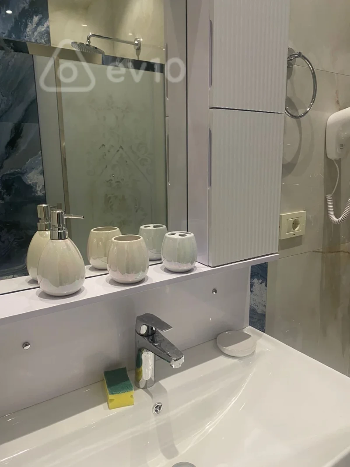 Kirayə verilir 2 otaqlı yeni tikili 94 m²