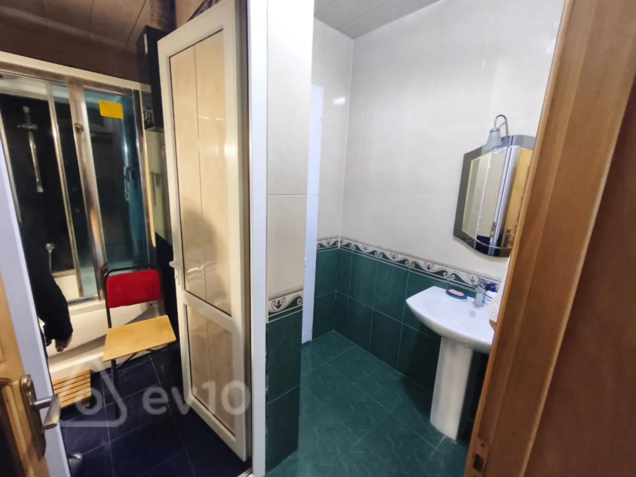 Satılır 4 otaqlı həyət evi 280 m²