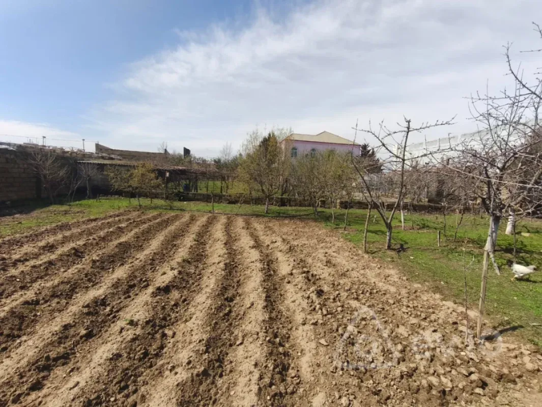 Satılır 4 otaqlı həyət evi 280 m²