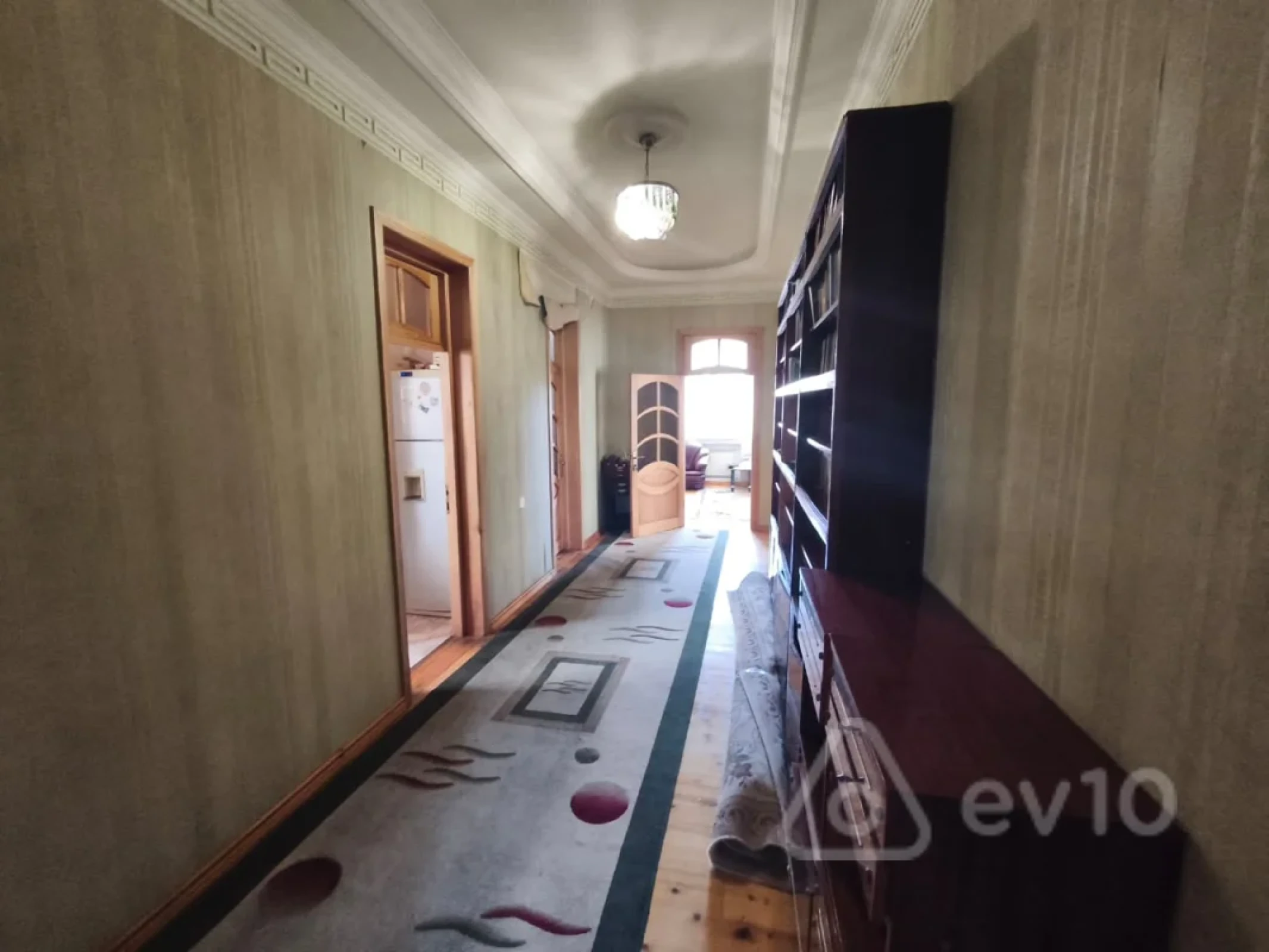Satılır 4 otaqlı həyət evi 280 m²