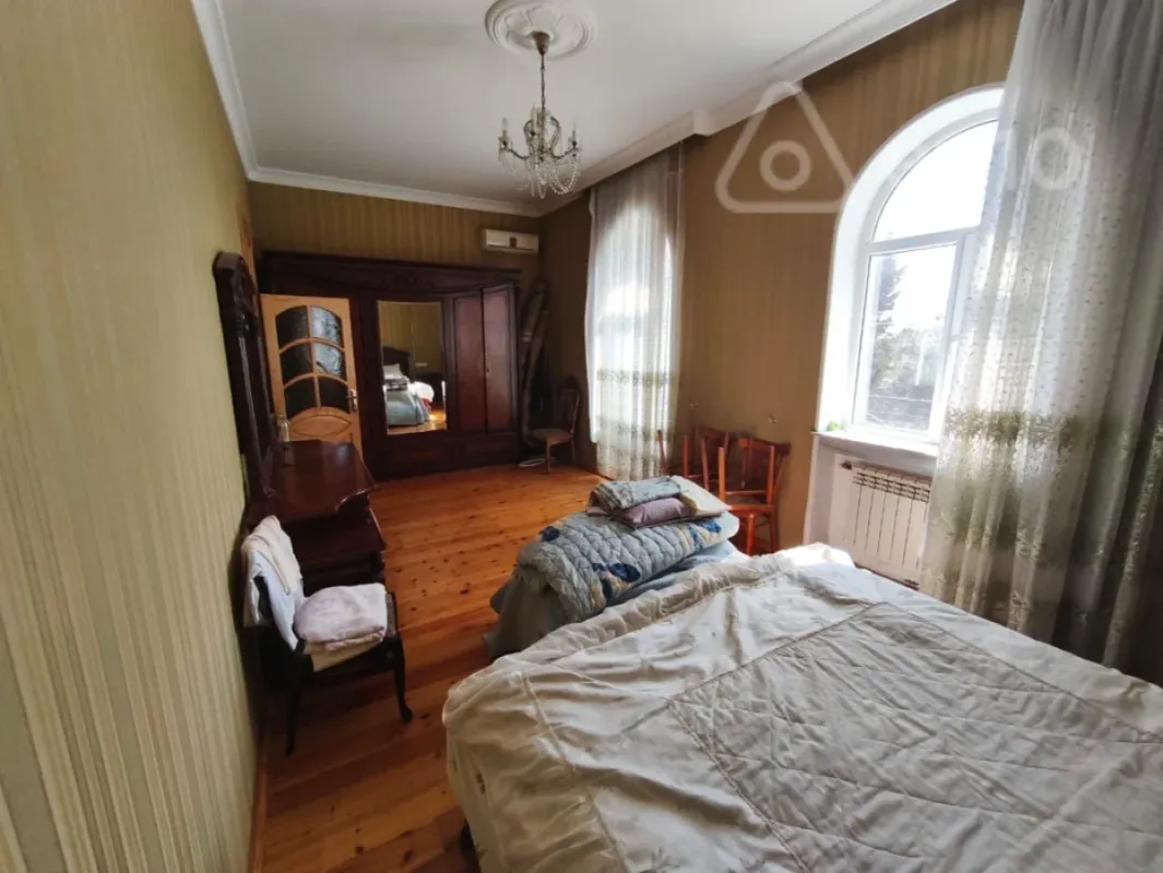 Satılır 4 otaqlı həyət evi 280 m²