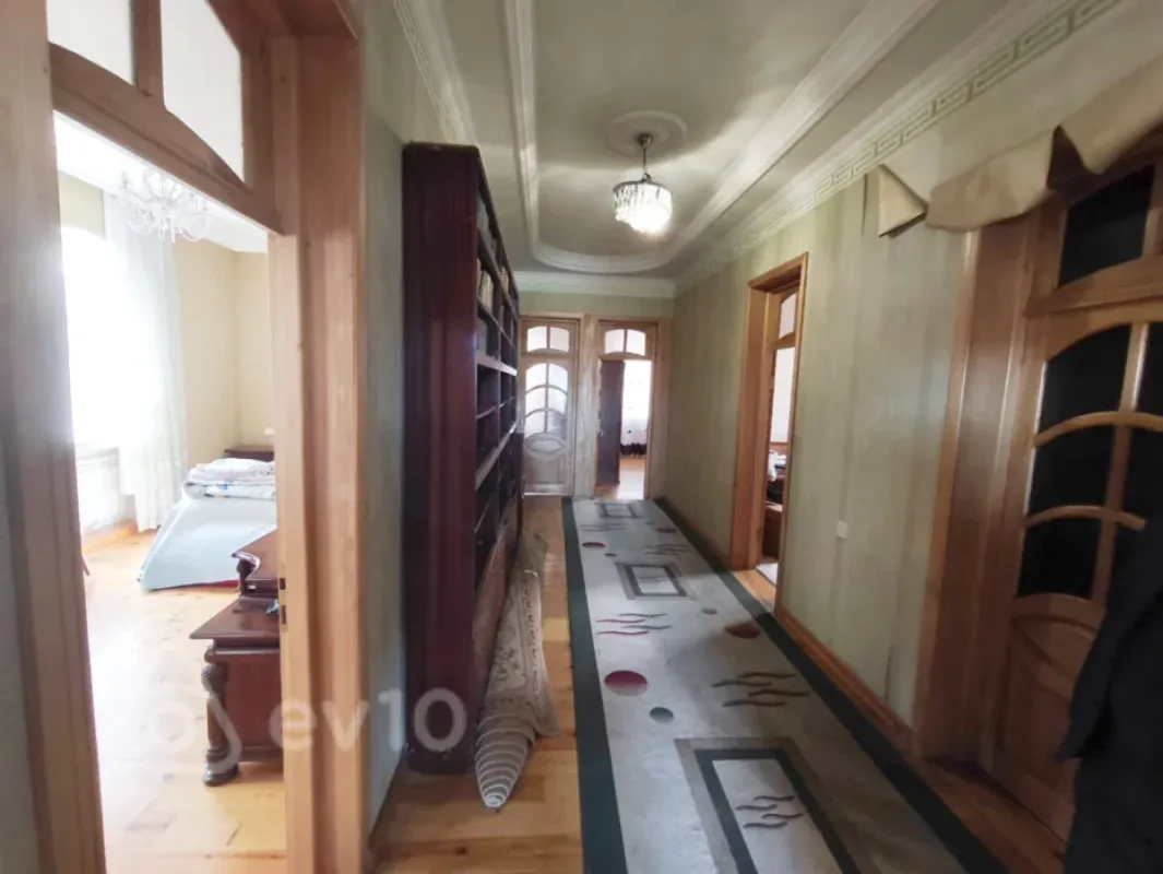 Satılır 4 otaqlı həyət evi 280 m²