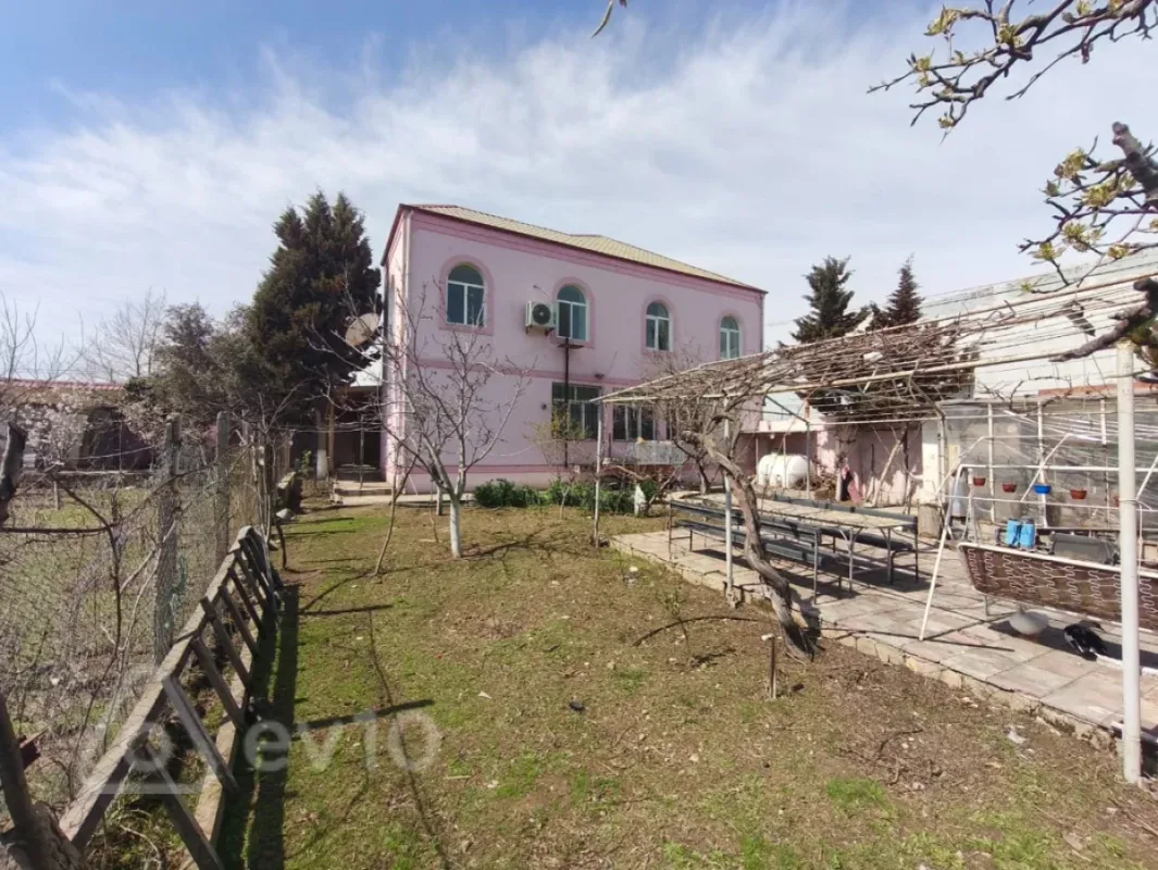 Satılır 4 otaqlı həyət evi 280 m²