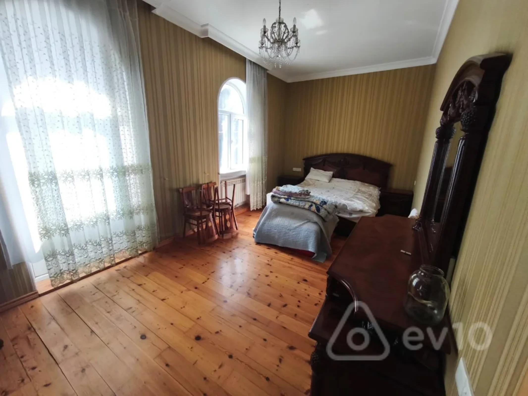 Satılır 4 otaqlı həyət evi 280 m²