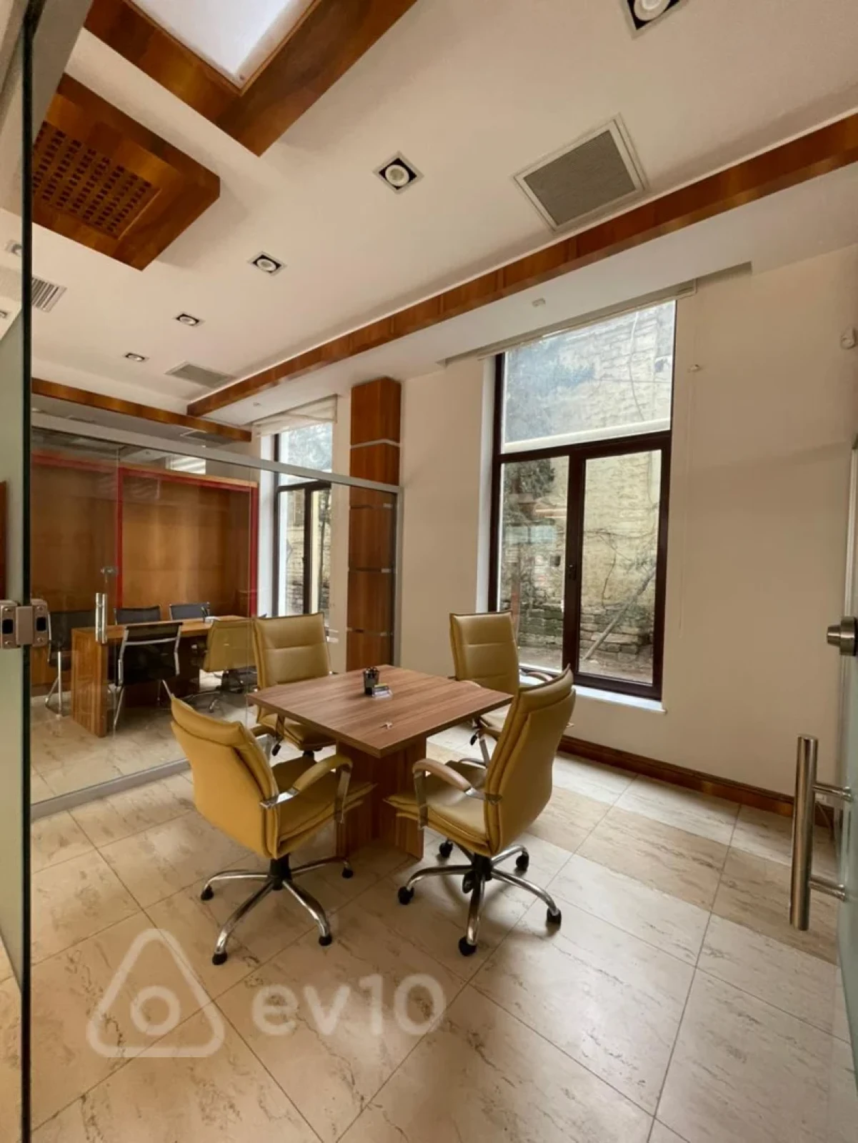 Kirayə verilir mənzil 220 m²