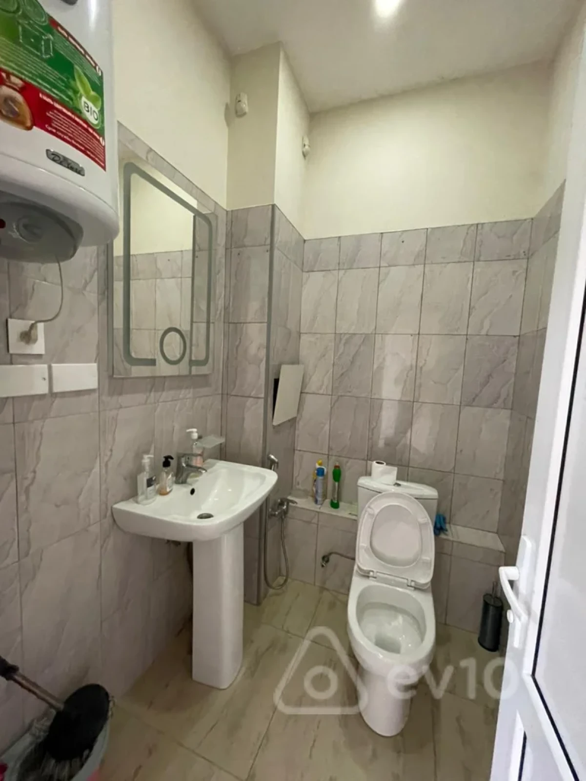 Kirayə verilir mənzil 220 m²