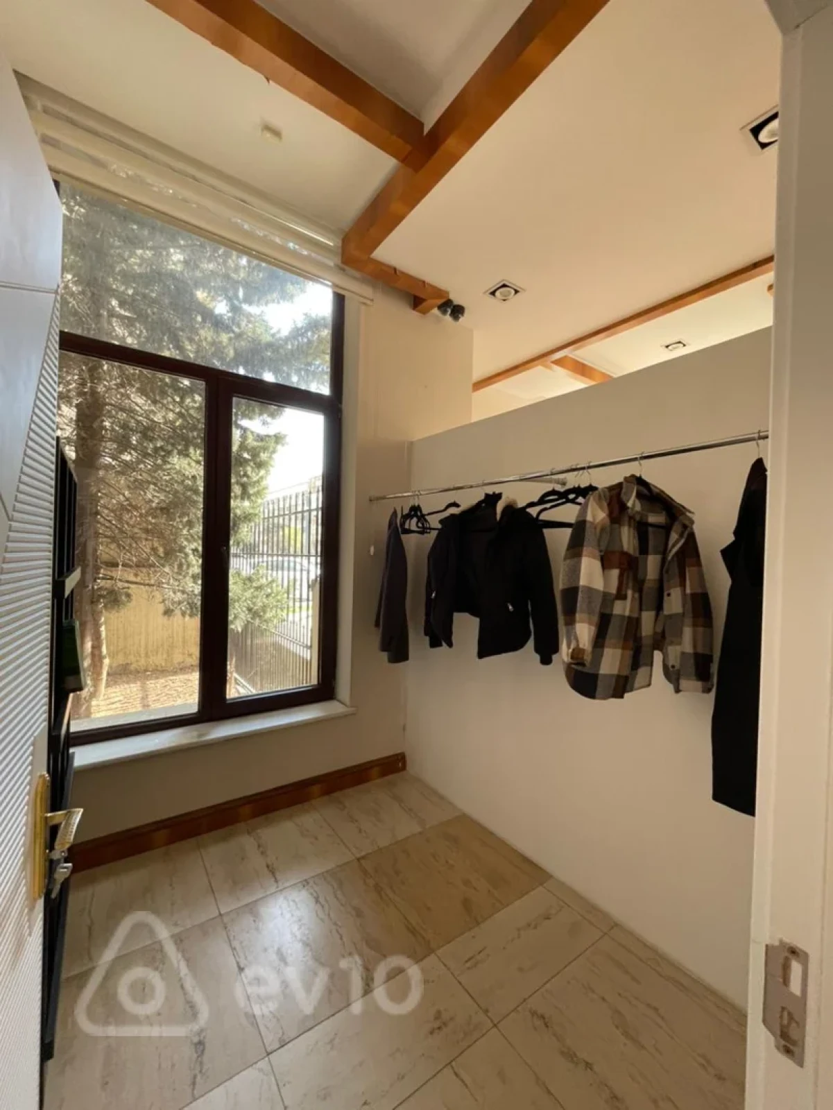 Kirayə verilir mənzil 220 m²