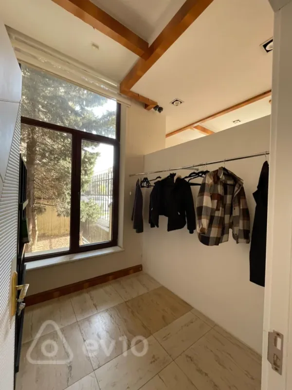 Kirayə verilir mənzil 220 m²