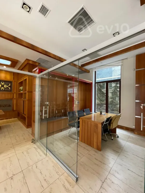 Kirayə verilir mənzil 220 m²