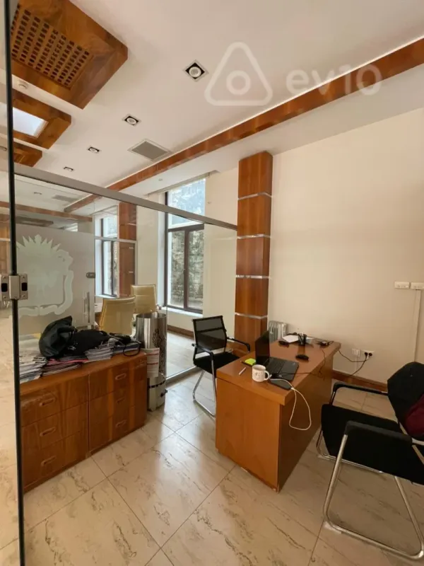 Kirayə verilir mənzil 220 m²