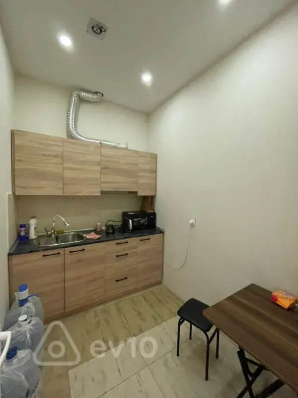 Kirayə verilir mənzil 220 m²