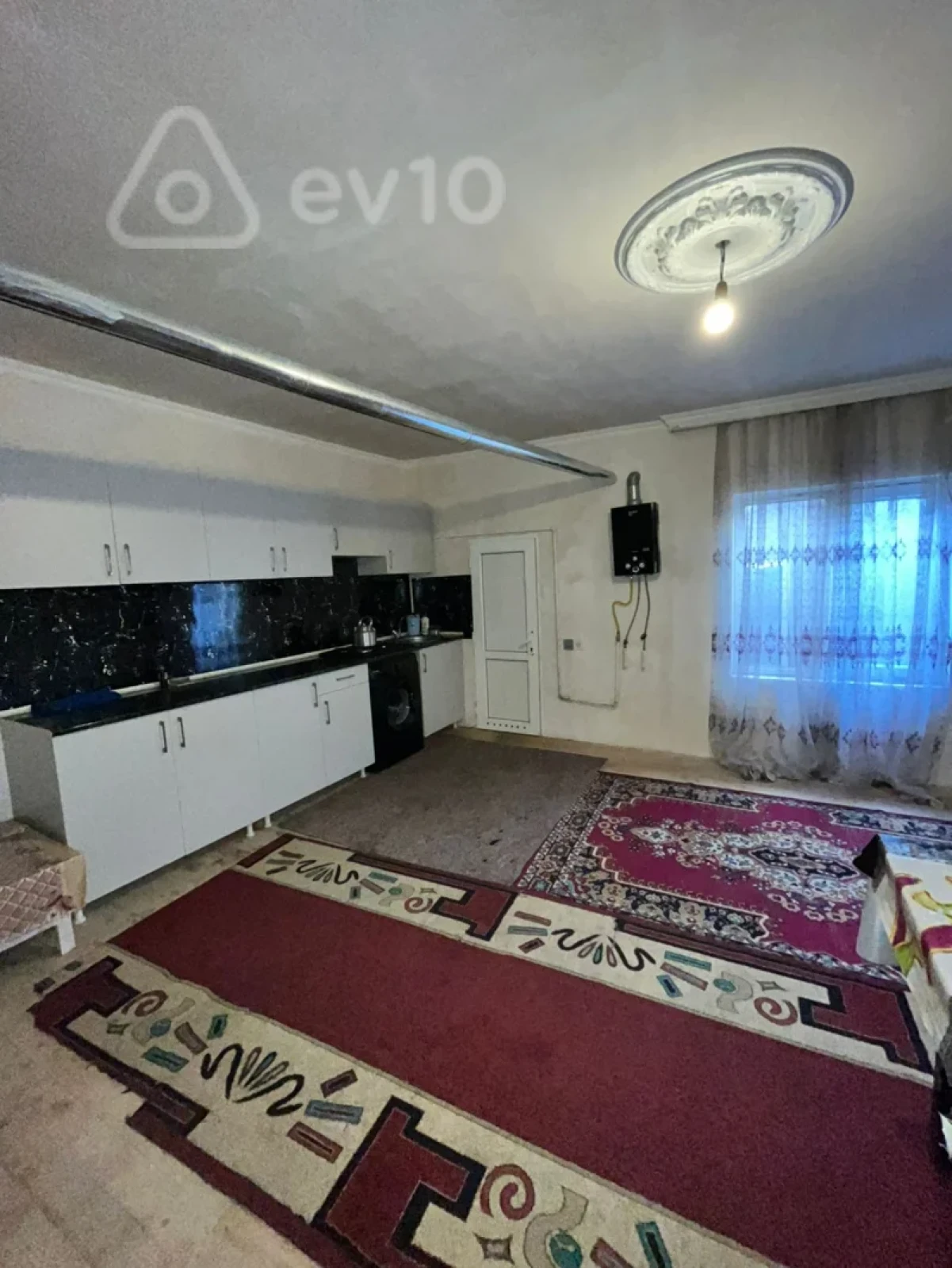Kirayə verilir 2 otaqlı köhnə tikili 60 m²