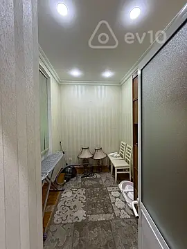 Kirayə verilir 4 otaqlı köhnə tikili 110 m²