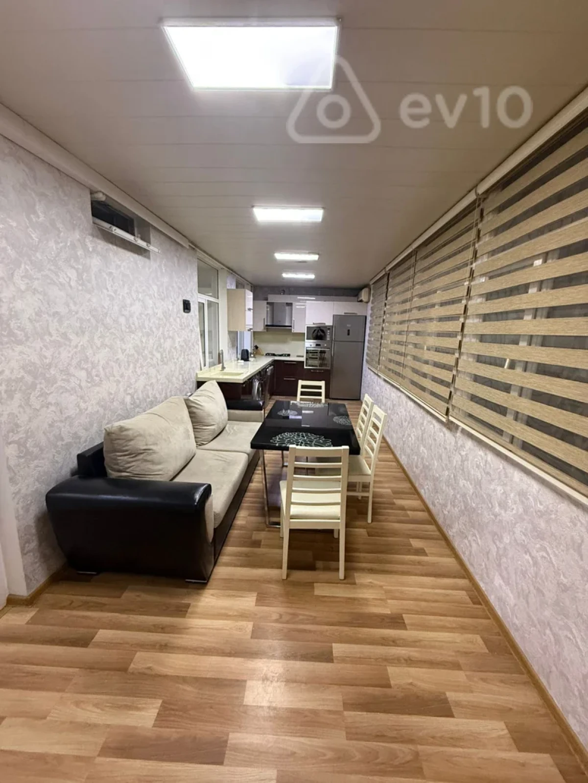 Kirayə verilir 4 otaqlı köhnə tikili 110 m²