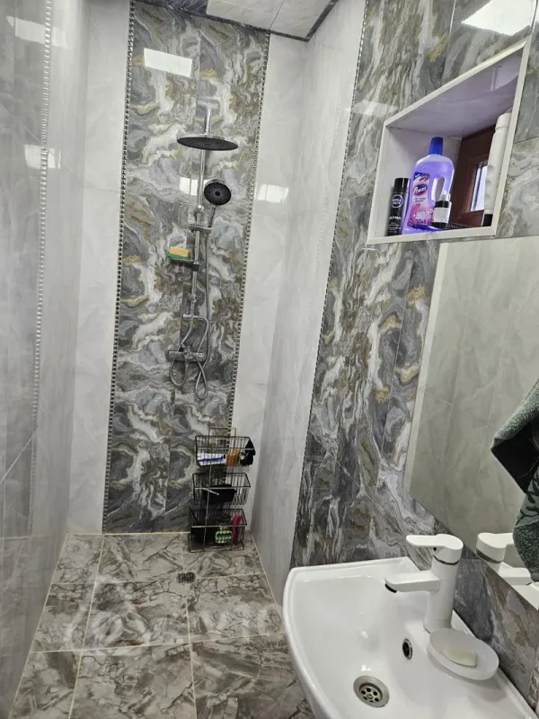 Satılır 4 otaqlı həyət evi 200 m²