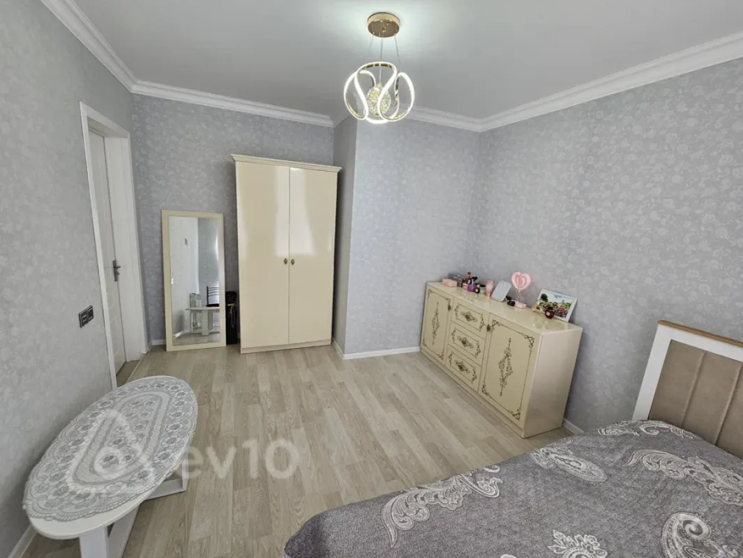 Satılır 4 otaqlı həyət evi 200 m²