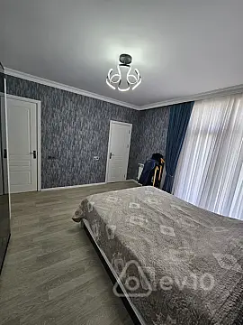 Satılır 4 otaqlı həyət evi 200 m²