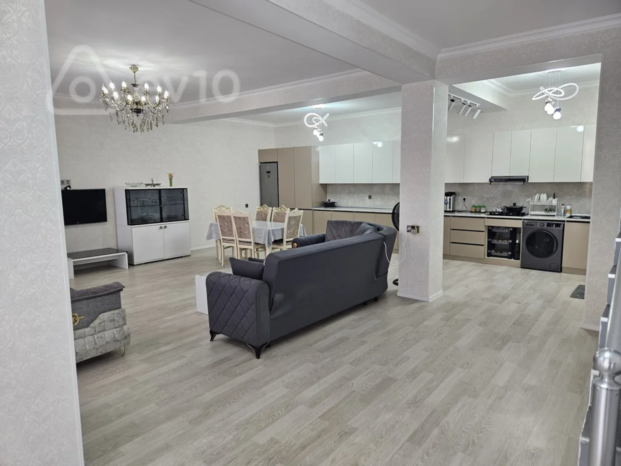 Satılır 4 otaqlı həyət evi 200 m²
