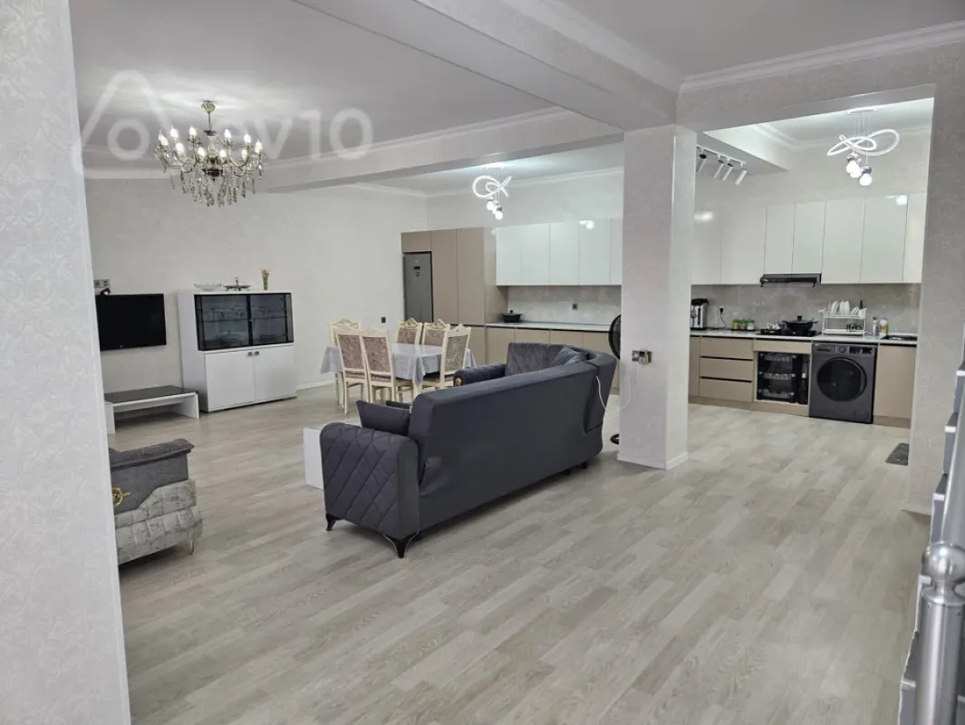 Satılır 4 otaqlı həyət evi 200 m²