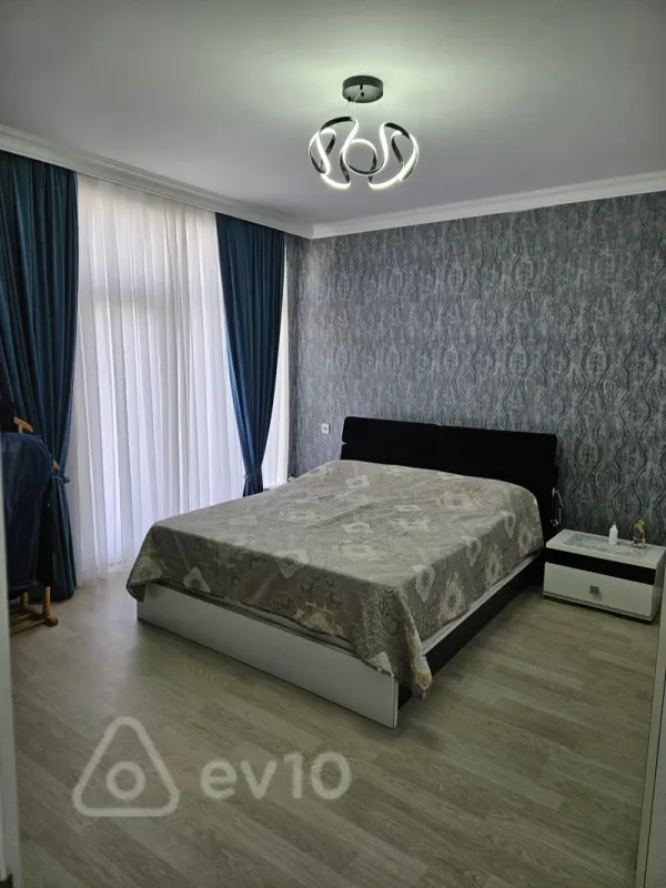Satılır 4 otaqlı həyət evi 200 m²