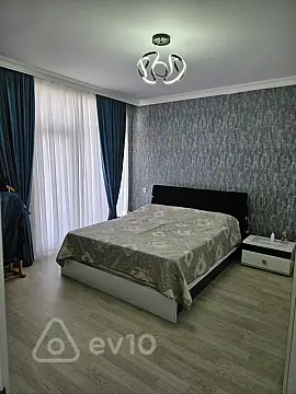 Satılır 4 otaqlı həyət evi 200 m²